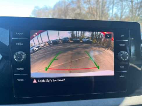 Used 2025 Volkswagen Jetta SE image 23