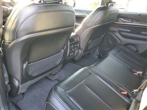 Used 2025 Jeep Grand Cherokee Limited w/ Luxury Tech Group II image 13