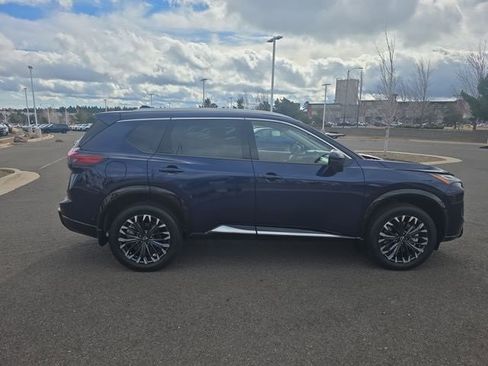 Used 2025 Nissan Rogue Platinum w/ Tech Package image 2