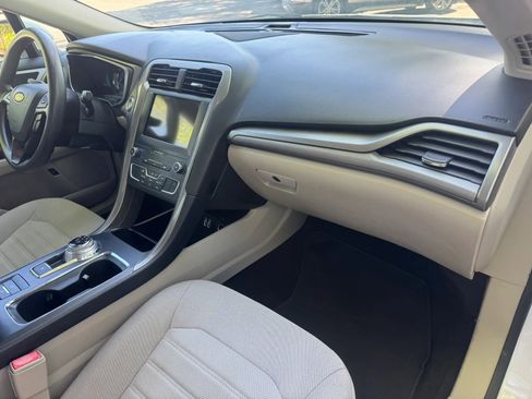 Used 2019 Ford Fusion SE image 22