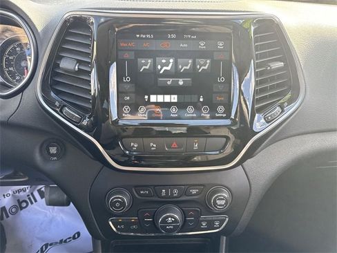 Used 2021 Jeep Cherokee Limited image 24