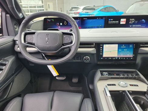 New 2025 Lincoln Navigator L Reserve w/ Jet Appearance Package AWD/4WD image 13