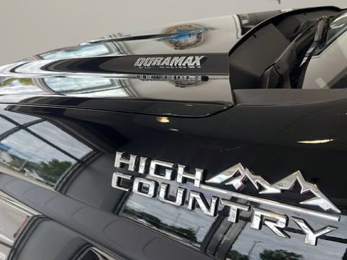 Used 2020 Chevrolet Silverado 1500 High Country w/ Technology Package AWD/4WD image 10