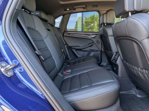 Certified 2025 Porsche Macan AWD/4WD image 24