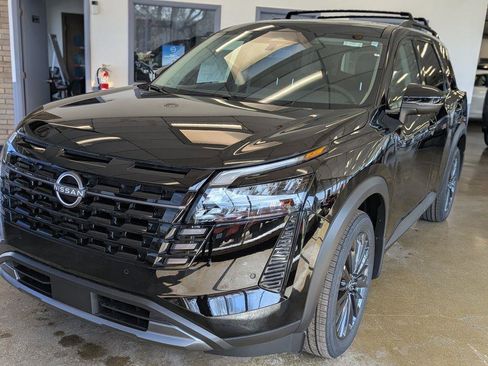 New 2026 Nissan Pathfinder SL w/ SL Premium Package AWD/4WD image 4