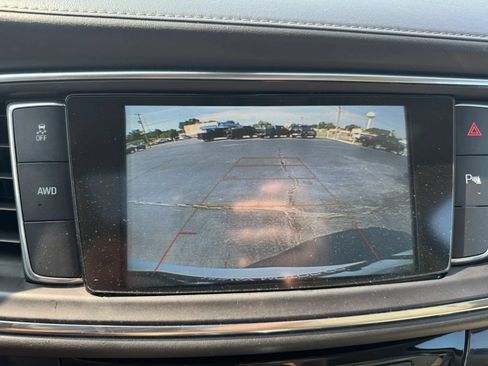 Used 2019 Buick Enclave Essence AWD/4WD image 10
