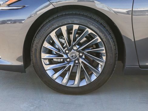 Certified 2025 Lexus ES 300h w/ Accessory Package (Z1) FWD image 11