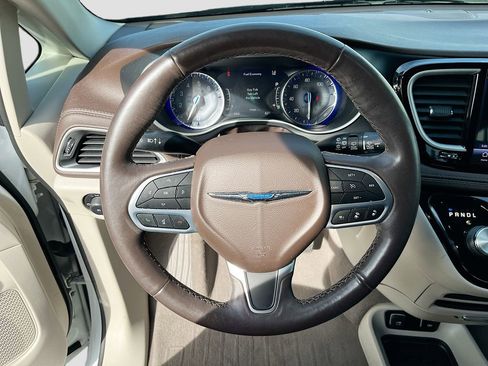 Used 2021 Chrysler Pacifica Touring w/ Cold Weather Group image 10