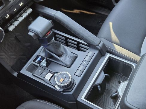 Used 2024 Toyota Tacoma TRD Off-Road image 23