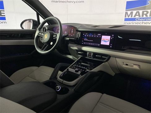 Used 2024 Porsche Cayenne S image 27