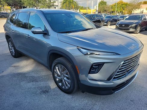 Used 2025 Buick Enclave Preferred w/ Power Package image 6