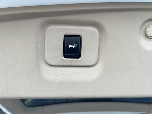 Used 2015 Nissan Pathfinder Platinum AWD/4WD image 18