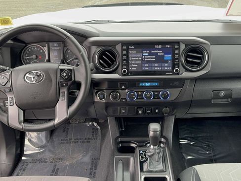 Certified 2022 Toyota Tacoma TRD Off-Road image 17