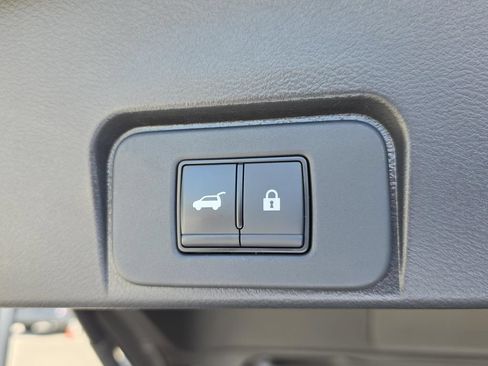 Used 2023 Nissan Rogue SL AWD/4WD image 10