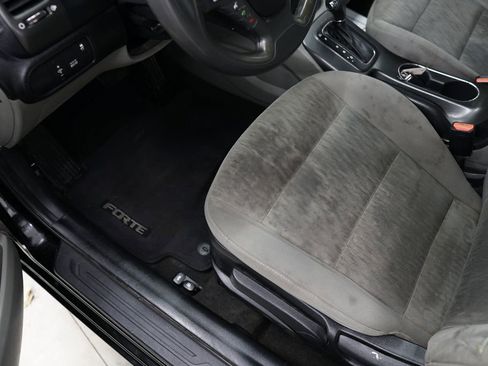 Used 2016 Kia Forte LX image 28