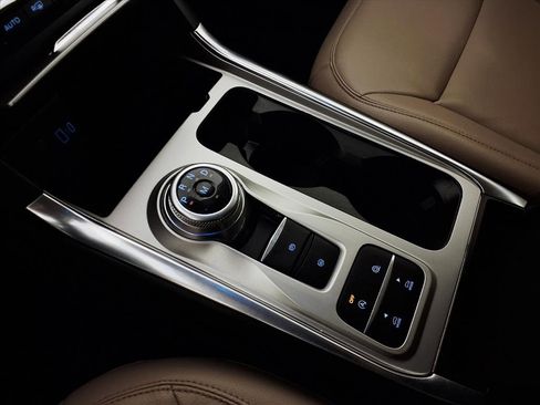 Used 2020 Ford Explorer XLT w/ Equipment Group 202A image 21