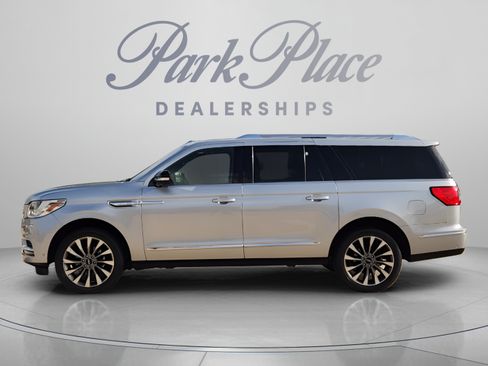 Used 2020 Lincoln Navigator L Reserve w/ Luxury Package RWD image 2