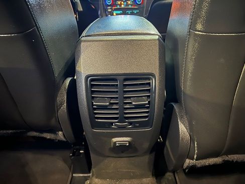 Used 2018 Ford Escape SE w/ SE Sport Appearance Package image 23