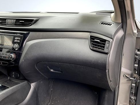 Used 2018 Nissan Rogue Sport S image 17