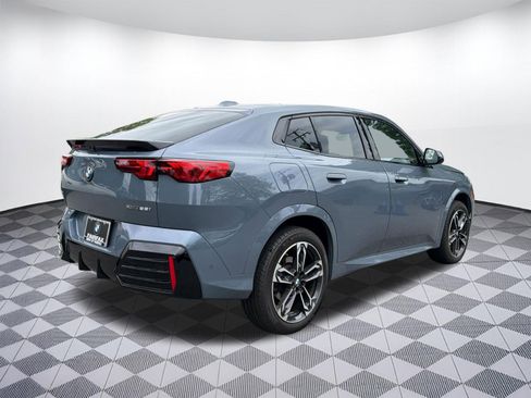 Used 2025 BMW X2 xDrive28i w/ Premium Package AWD/4WD image 9