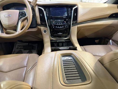 Used 2018 Cadillac Escalade ESV Platinum image 22
