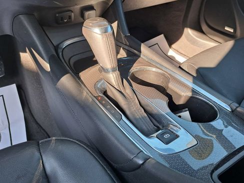 Used 2018 Chevrolet Malibu Hybrid w/ Leather Package FWD image 11