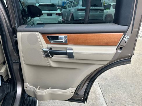 Used 2016 Land Rover LR4 HSE image 15