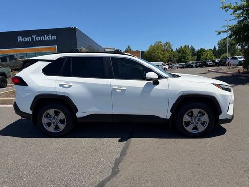 Used 2025 Toyota RAV4 XLE w/ Convenience Package AWD/4WD image 8
