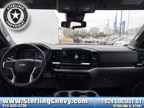 Used 2022 Chevrolet Silverado 1500 LT w/ Z71 Off-Road Package image 9