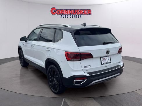 Used 2024 Volkswagen Taos SE w/ Panoramic Sunroof Package image 5