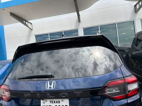 Used 2024 Honda Pilot Touring image 5