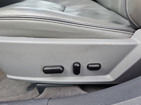 Used 2010 Lincoln MKZ image 27