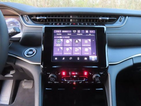 New 2025 Jeep Grand Cherokee Limited w/ Luxury Tech Group II image 5