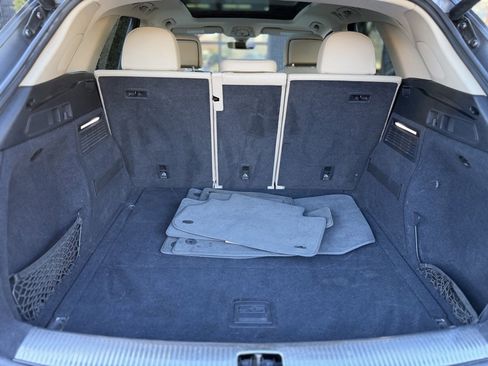 Used 2019 Audi Q5 Prestige w/ Prestige Package image 18