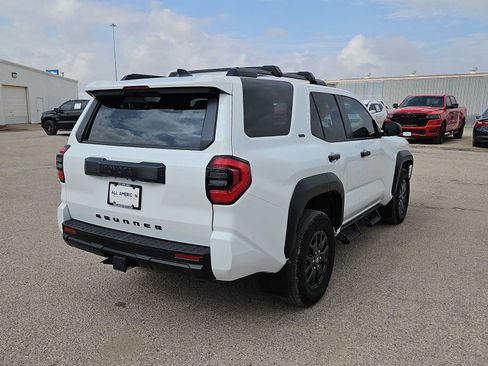 Used 2025 Toyota 4Runner SR5 AWD/4WD image 8