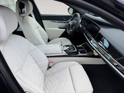 New 2026 BMW 750e xDrive image 15