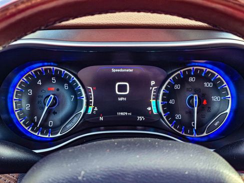 Used 2017 Chrysler Pacifica Limited FWD image 23