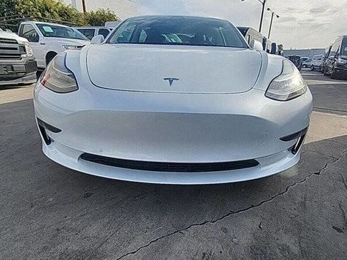 Used 2020 Tesla Model 3 Standard Range Plus image 4