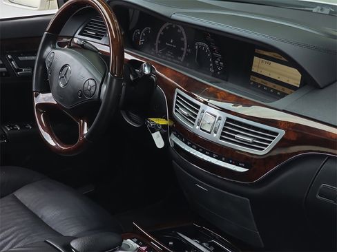Used 2013 Mercedes-Benz S 550 w/ Sport Pkg image 21