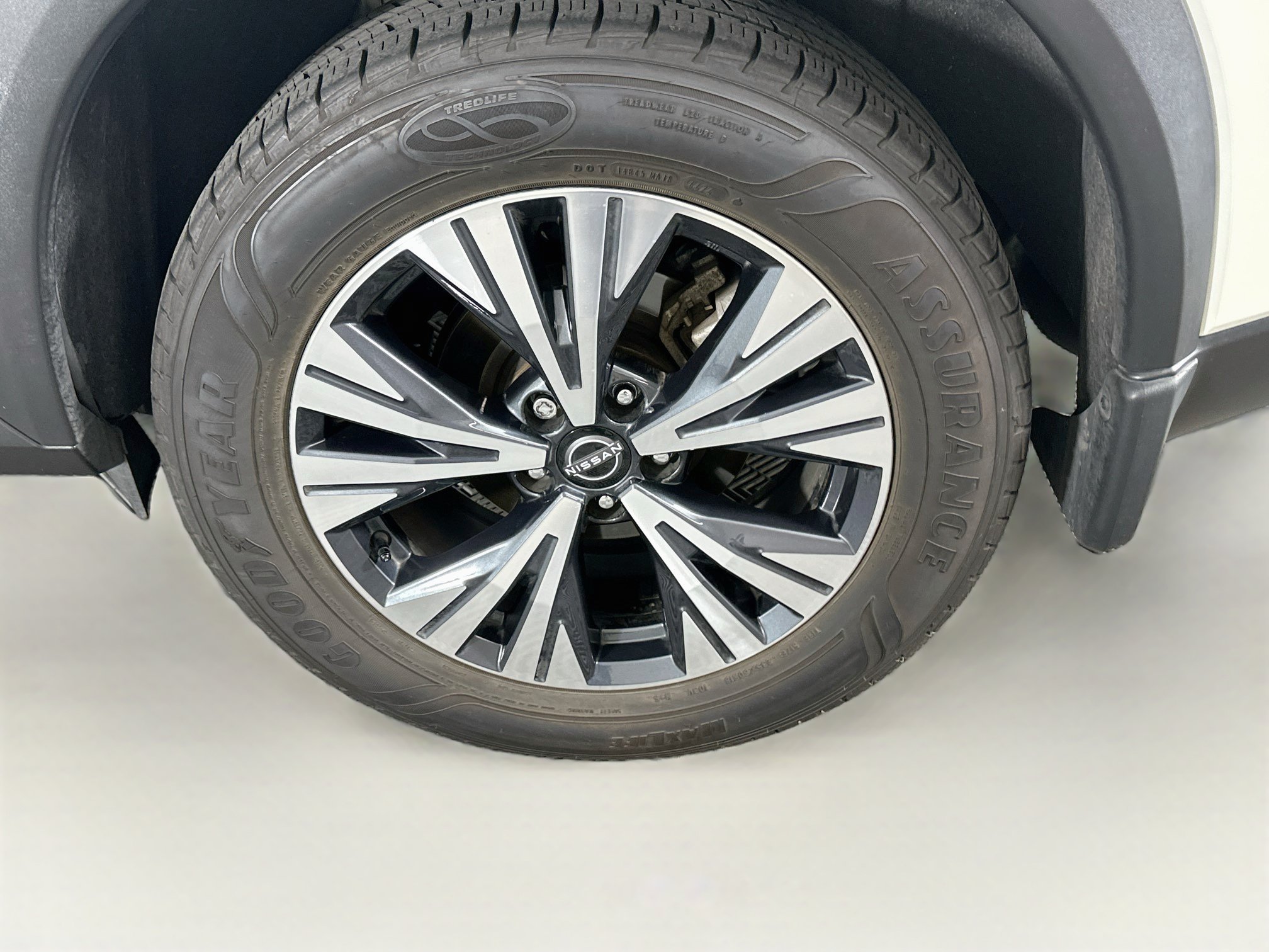 Used 2023 Nissan Rogue SV w/ SV Premium B Package FWD image 11