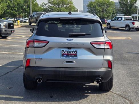 Used 2022 Ford Escape SE w/ SE Sport Appearance Package image 10