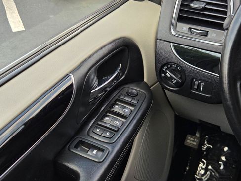 Used 2019 Dodge Grand Caravan SXT FWD image 30