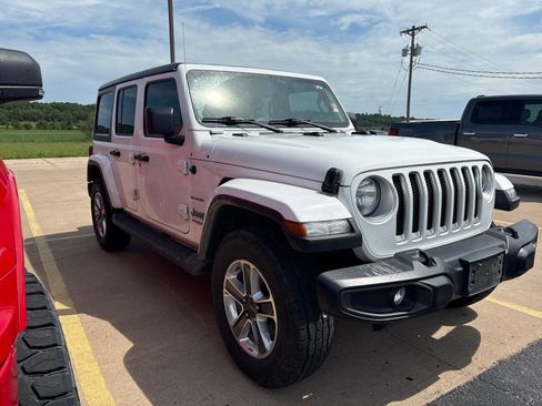 Used 2020 Jeep Wrangler Unlimited Sahara AWD/4WD image 7