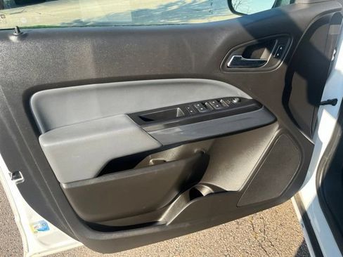 Used 2017 Chevrolet Colorado Z71 AWD/4WD image 16