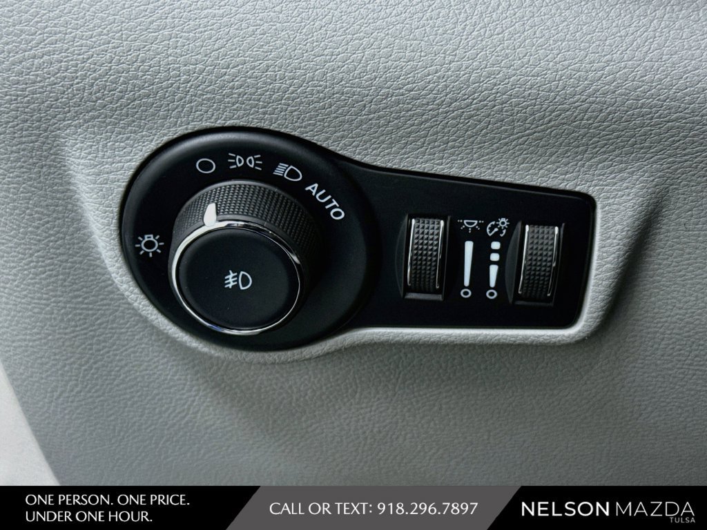 Used 2022 Jeep Compass Latitude w/ Sun and Sound Group AWD/4WD image 22