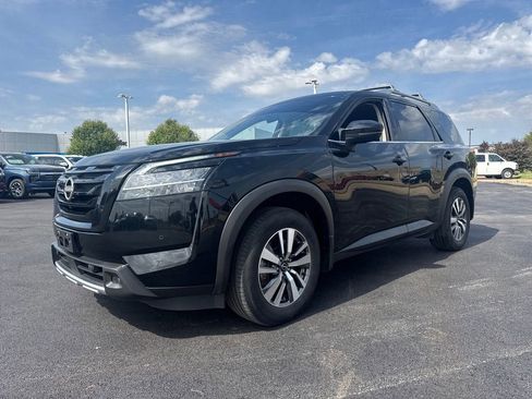 Used 2023 Nissan Pathfinder SL w/ Lighting Package (N92) AWD/4WD image 2