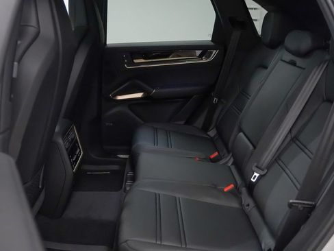 Used 2026 Porsche Cayenne S AWD/4WD image 18