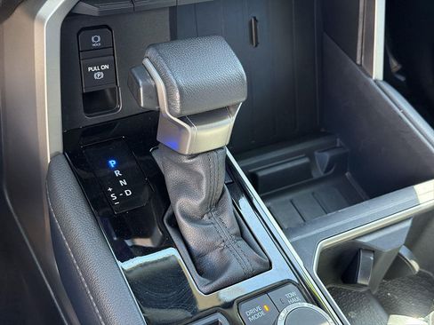 Used 2024 Toyota Tundra Limited AWD/4WD image 15