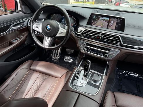 Used 2021 BMW 750i xDrive w/ M Sport Package AWD/4WD image 42