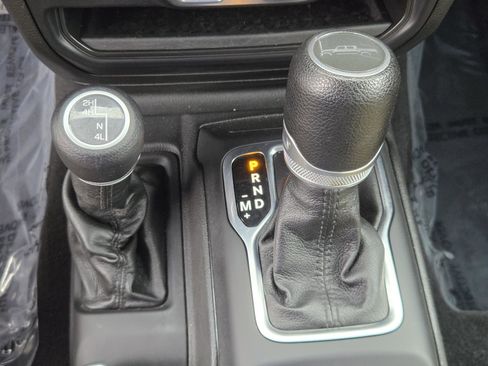 Certified 2022 Jeep Gladiator Sport image 13